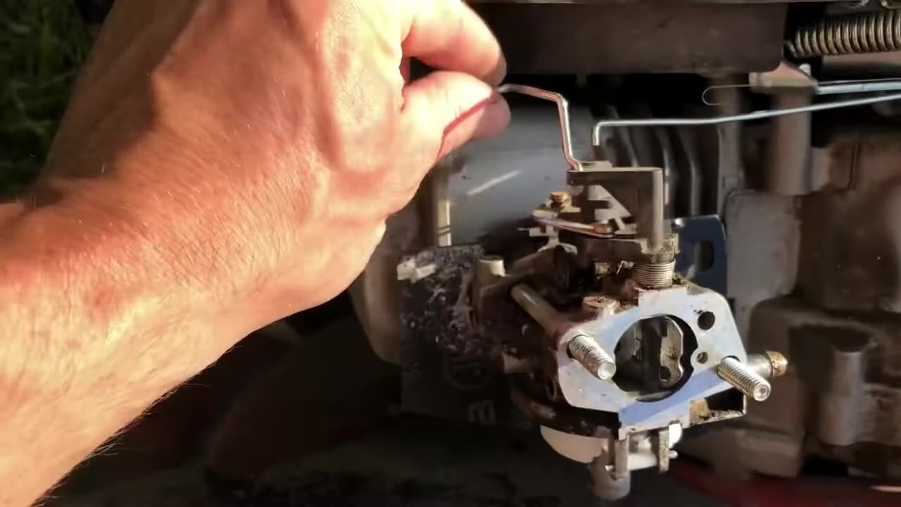 Toro Lawnmower 22” Recycler Won’t Start. (Troubleshooting and How to Clean Carburetor)