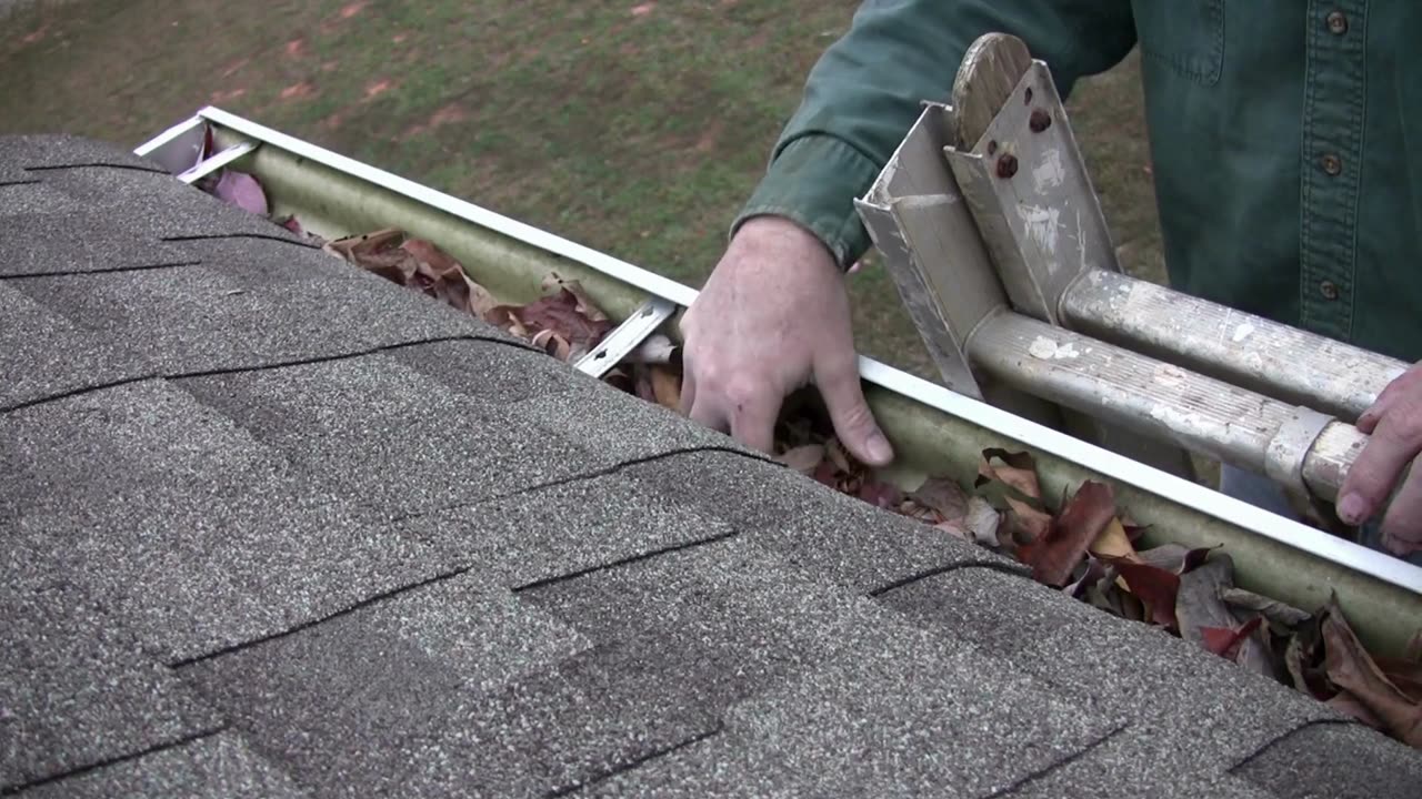 Maple Ridge Gutter Cleaning - www.lilsquirtpowerwashing.com