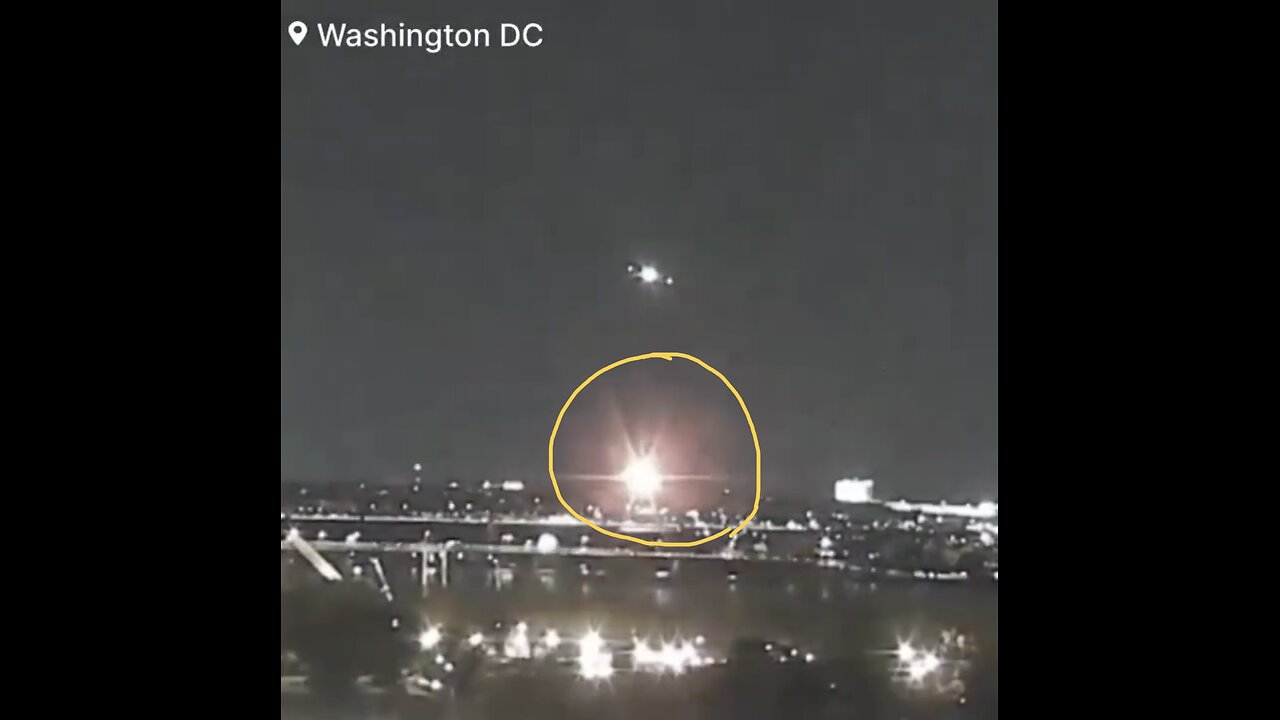 AIRCRAFT COLLIDES WITH ARMY HELICOPTER🛩️💥🚁AT REAGAN NATIONAL AIRPORT🛩️💫