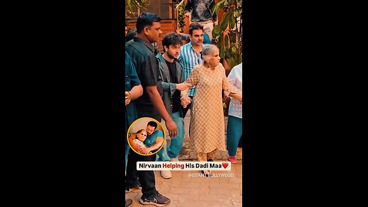 SALMAN KHAN WITH SRK 🔥✨ BUT HER MOM 😭😱 BOLLYWOOD WHATSAPP STATUS ✨ #trending #shorts #bollywood