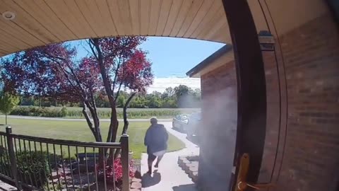 Darwin Award, Father shoots daughter's ex-boyfriend breaking into house