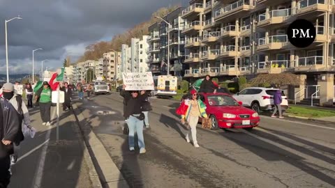 Absolute chaos at Seattle's Alki Beach as thousands of anti-ICE protesters shut down the streets.