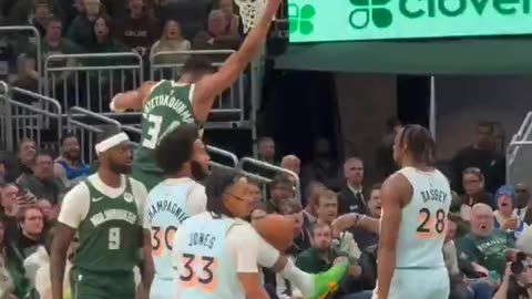 NBA - Giannis down the lane! 🔨