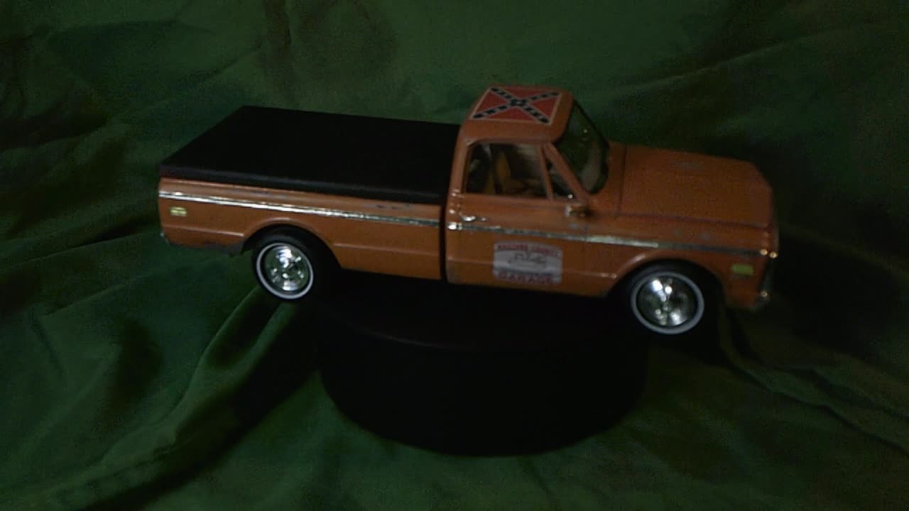 Maxatawny Surf Club Presents: Model Builds with El Pharto Episode 01: 1972 Chevy Fleetside Build