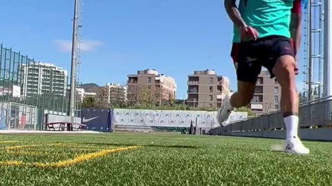 Dani Alves posted a video of himself training at #Barca's training ground