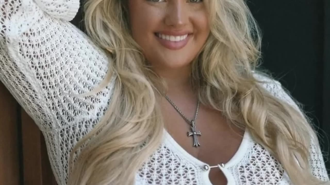 Miss Bella B ~ Plus Size Curvy Glamorous Model ~ Bio, Wiki & Facts #shorts