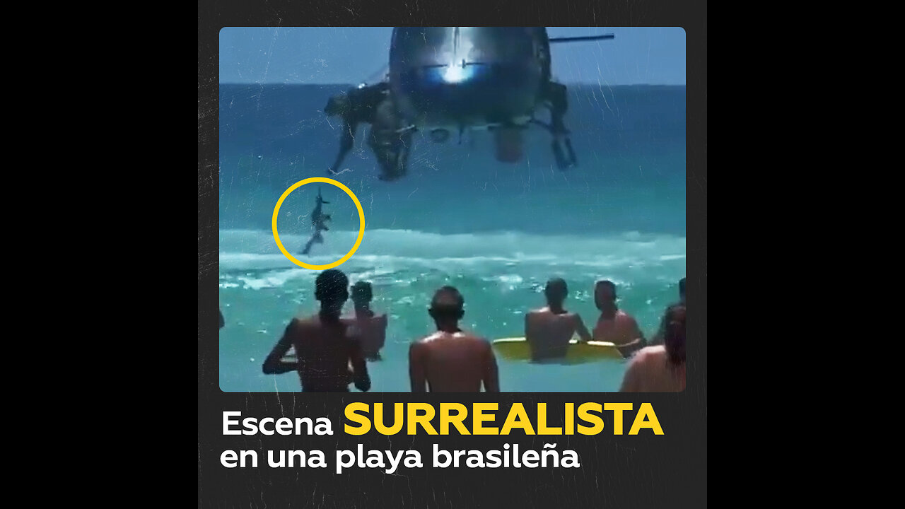 Un rifle cae al mar desde un helicóptero de la Policía y los bañistas lo devuelven en Brasil