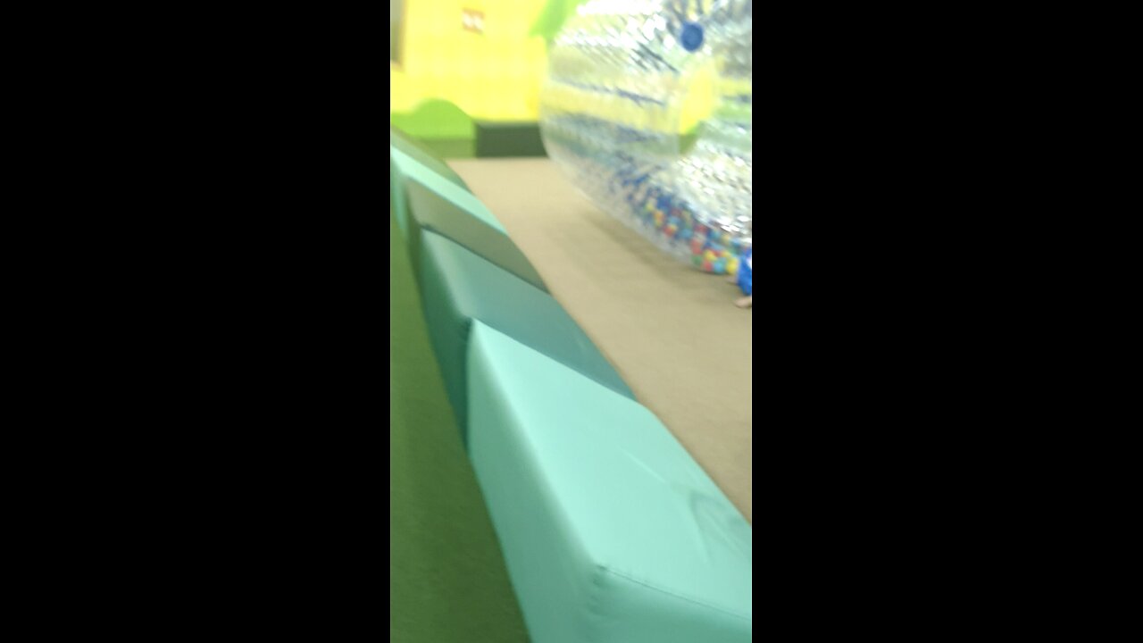 MILLION VIEWS KIDS PLAY TIME TRY THE BUBBLE WRAP