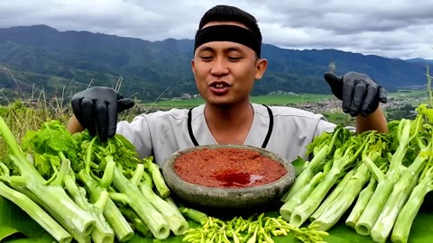 Mukbang 30 Raw Papaya Stems + Super Spicy Onion Chili.