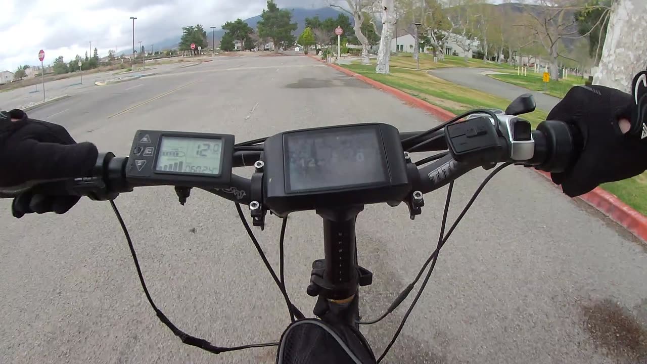 E-BIKE RIDING AROUND THE OLD TOWN