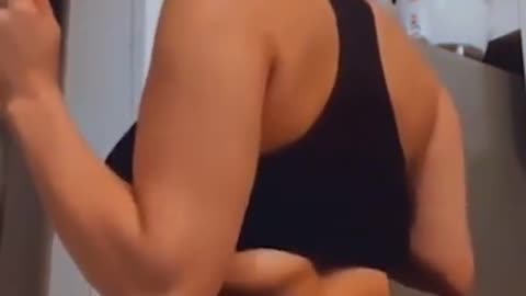 Sara Gold Booty Clap