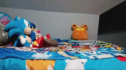 Showing off my sonic the hedgehog collection And kushmu scafts And Christmas gifts.