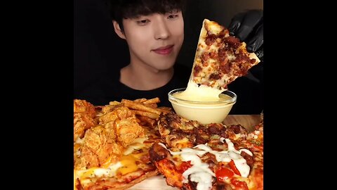 Follow for more ASMR videos🌮🍟 Credits: @ddm_ddang #mukbang #asmr #fastfood #asmreating