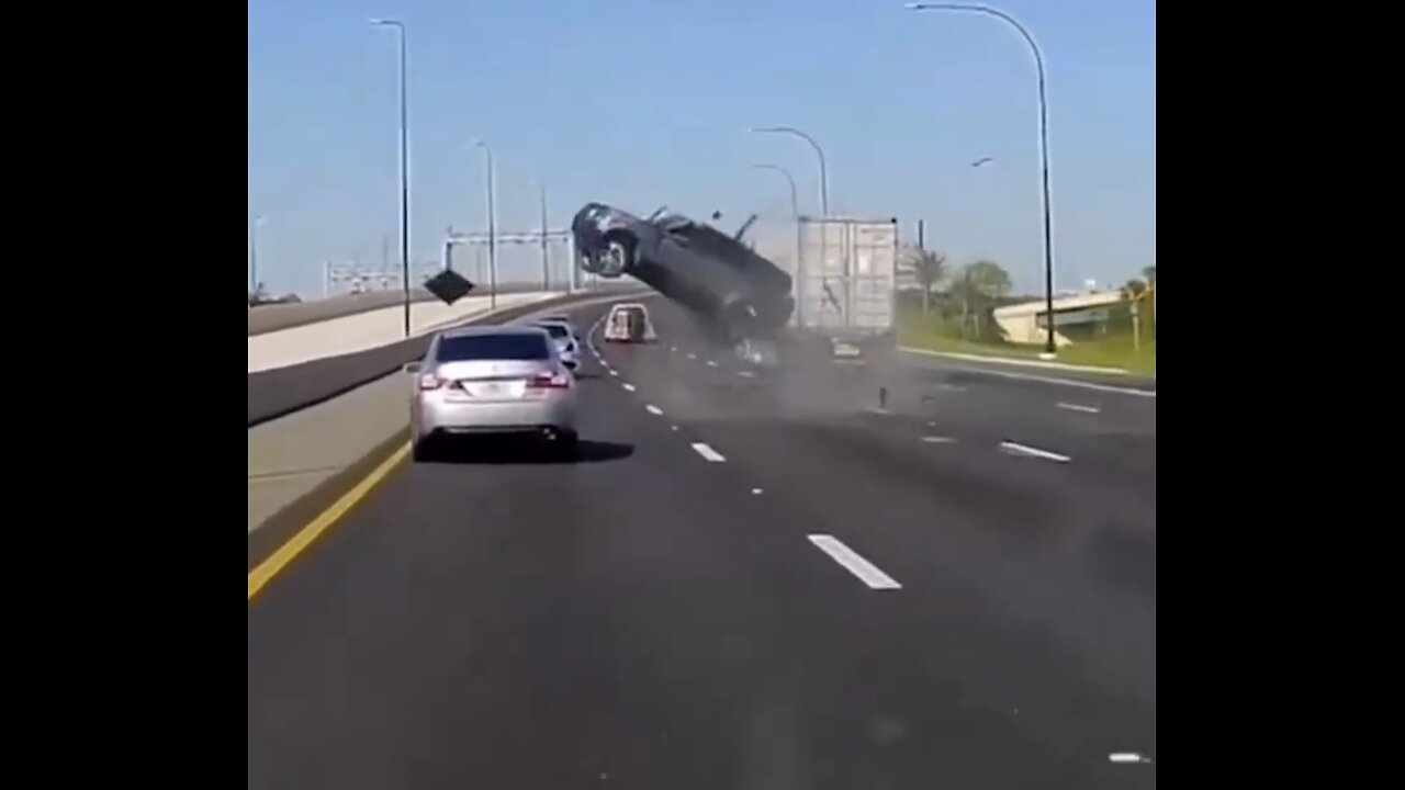 HIGHWAY ACCIDENT CAPTURED🛣️🚚🚙🚛📸ON DASHBOARD CAMERA🛣️🚚🚙💫