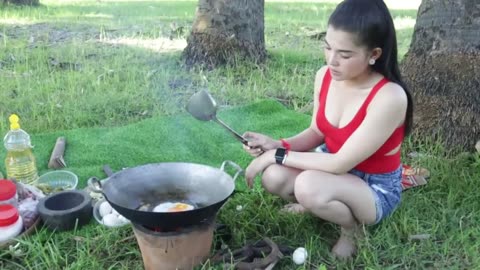 Country_food_in_my_village___beautiful_girl_cooking_6(720p)