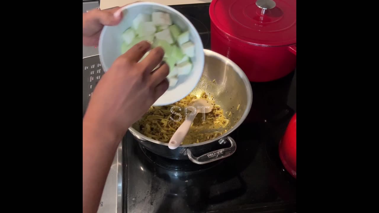 Braised Bottle Gourd and Fenugreek herbs