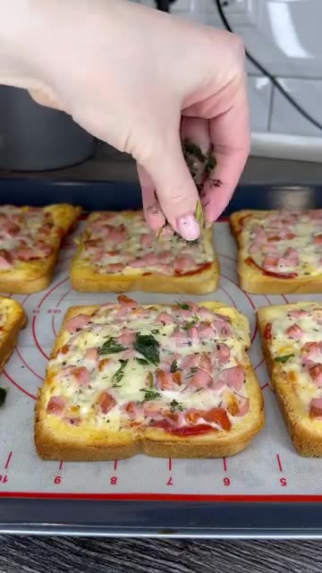 Pizza sandwiches in 10 minutes