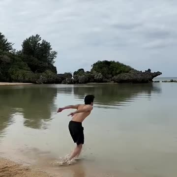 ISSEI funny video 😂😂😂 Winter Sea #shorts