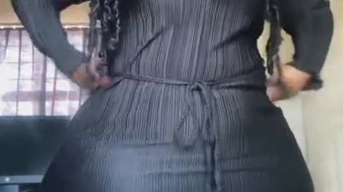 Elegance in Motion: The Dance of African Queens 