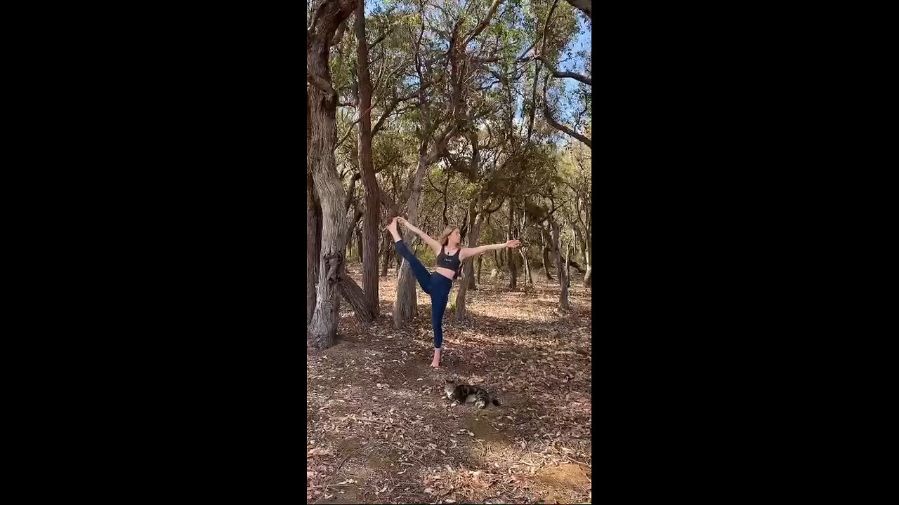 yoga in the Aussie bushland 🌿