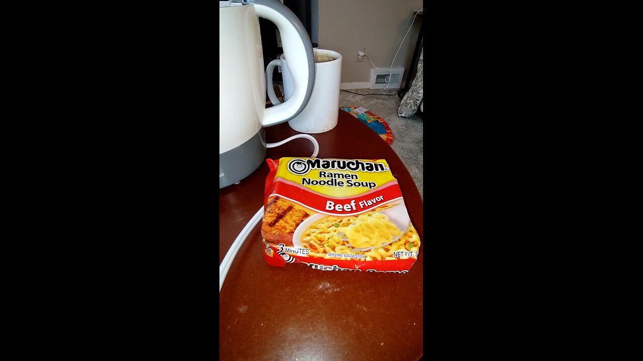 Eating Maruchan Ramen Noodle Beef Flavor, Dbn, MI, 2/21/25