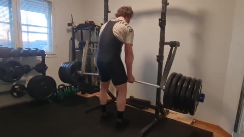 Deadlift with bands 280kg