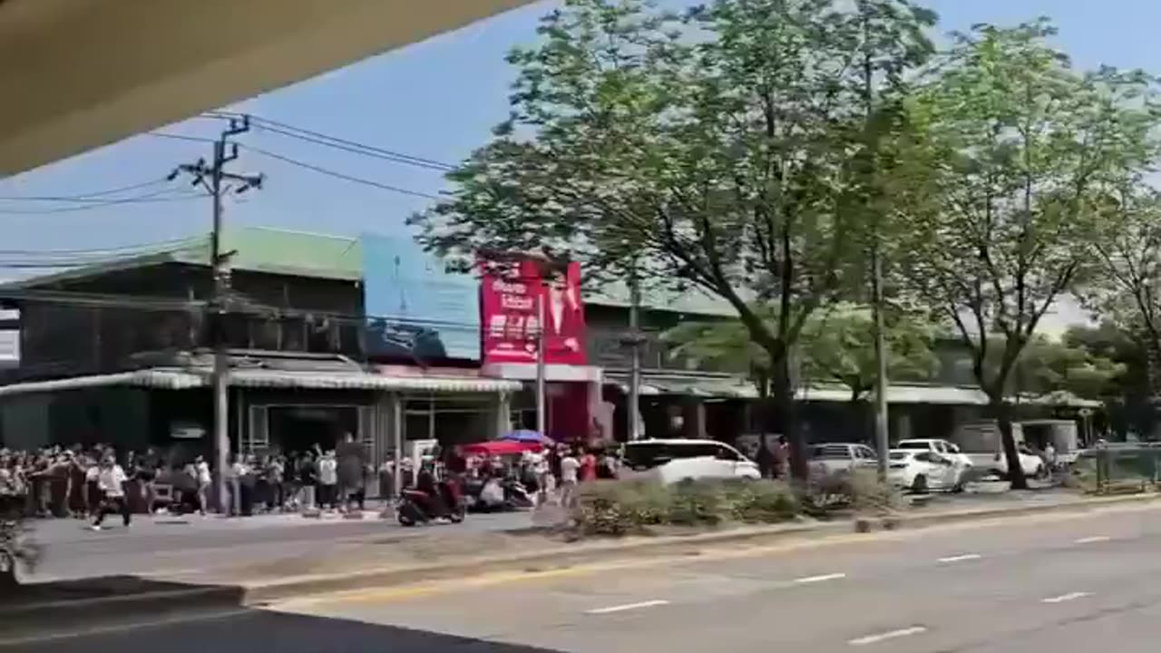 The moment a building collapsed in Bangkok, Thailand