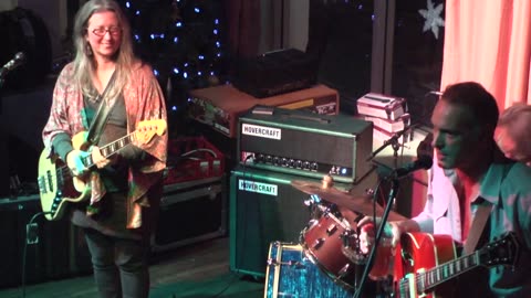 Miss Massive Snowflake - So Sweet (Indie/Rock)