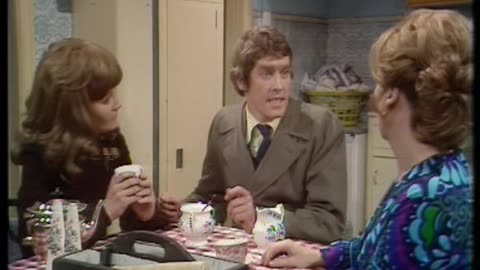 some mothers do have em, s1 e1 job interview