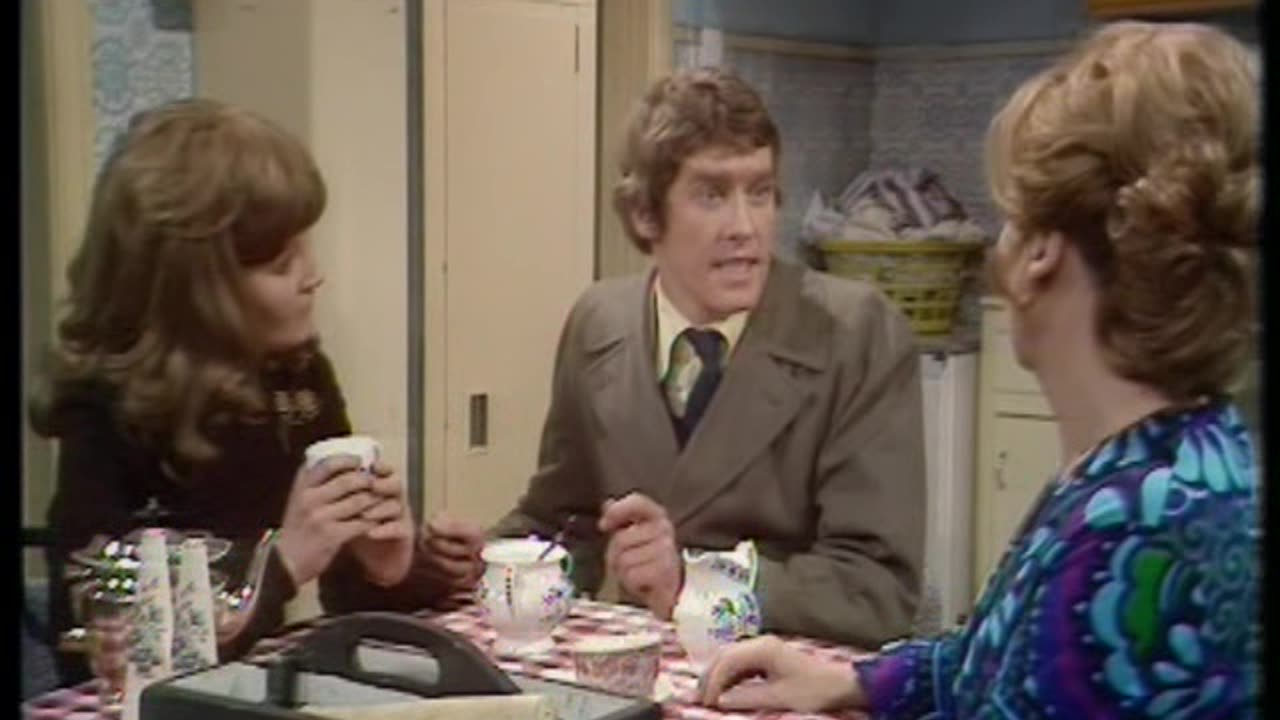 some mothers do have em, s1 e1 job interview