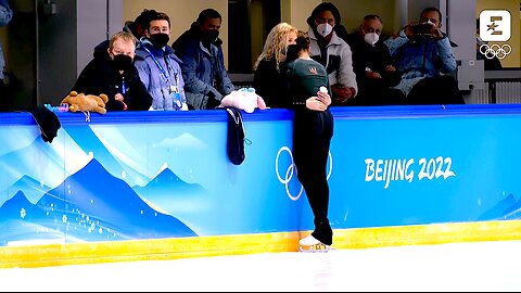 Kamila Valieva falls Coach offers consolation to figure skating star in Beijing 4K