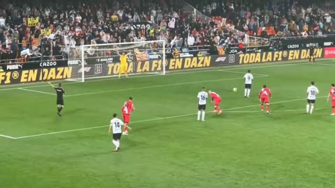 Justin Kluivert excelent penalty kick (Valencia vs Rayo Vallecano)