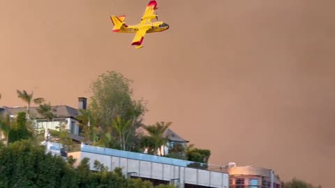 Canadair CL-415 ‘Super Scooper’, crewed with pilots from Québec helping out neighbors.
