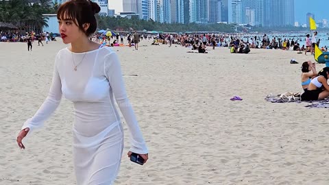 1000 Vietnamese women in Beach DANANG WALK WITH ME