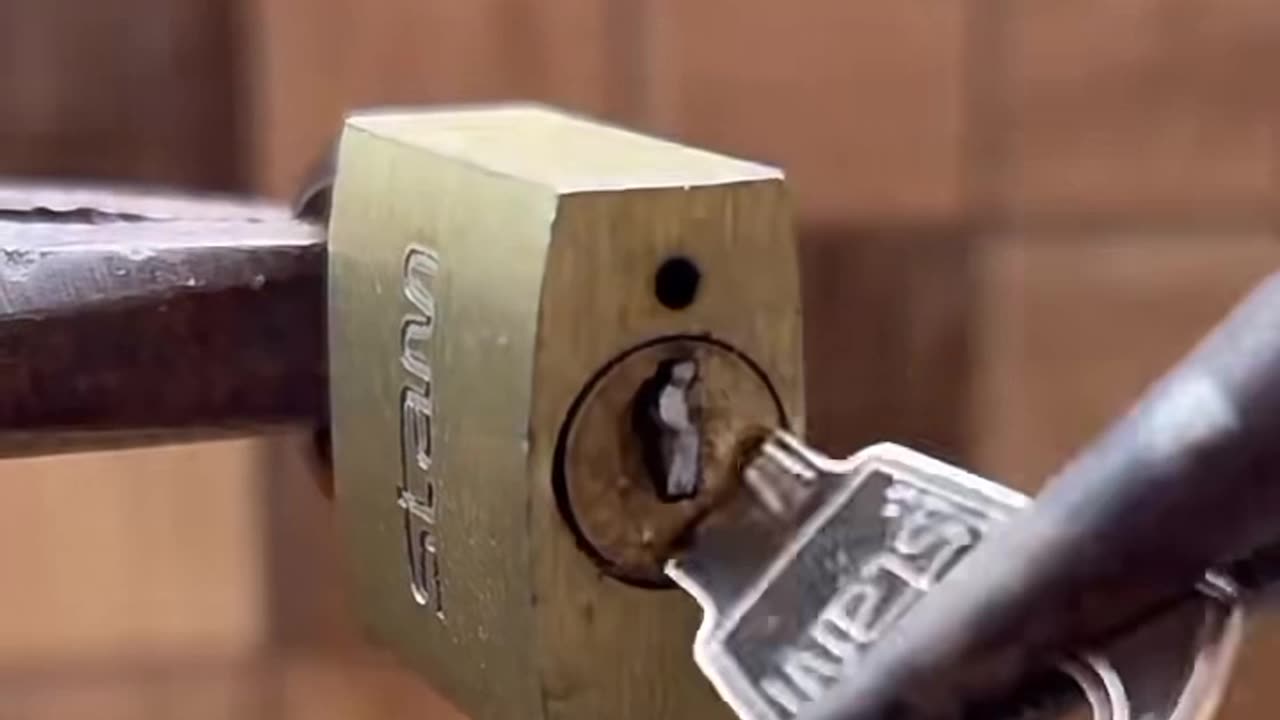 "What to Do If Your Key Breaks? Simple Life Hacks"