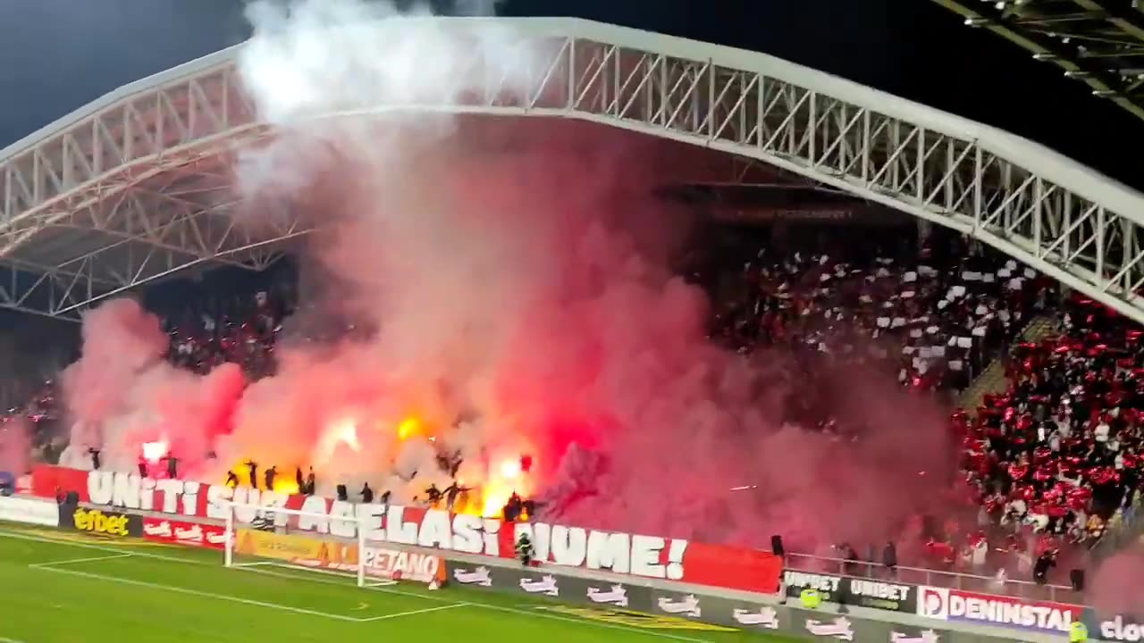 UTA Arad vs CFR Cluj (splendid Pyro Show)