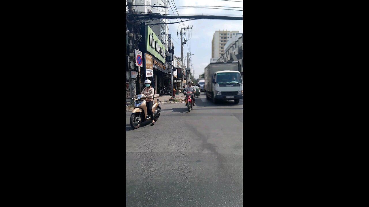 How exciting is riding a motorbike in Vietnam! P1