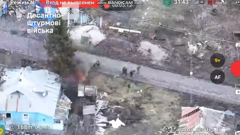 Ukrainian Paratroopers Going After Russian Infantry Groups With Vigor