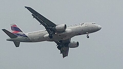 Airbus A320 PR-TYQ coming from Salvador,Airbus A320 PR-TQC from Belém, Airbus A320 PR-MYR from Recife to Fortaleza