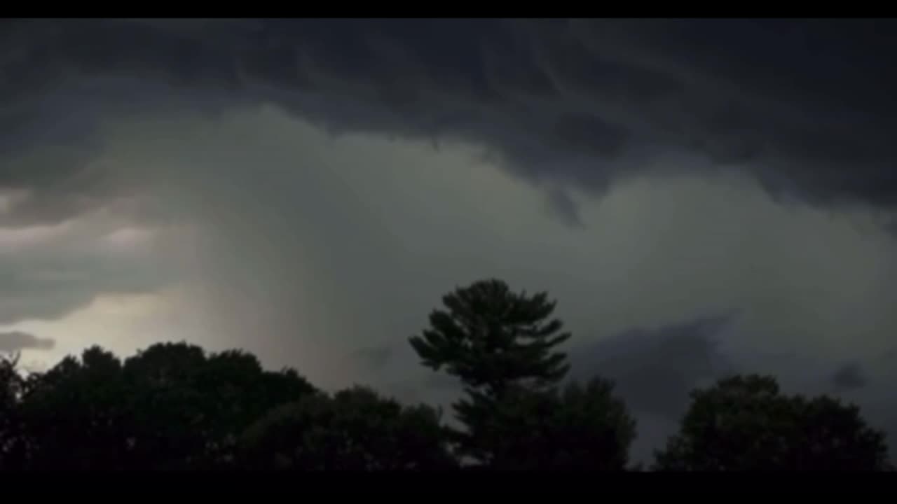 Three Lightning Bolts Struck The Empire State Building, Washington Monument, and Capitol Building