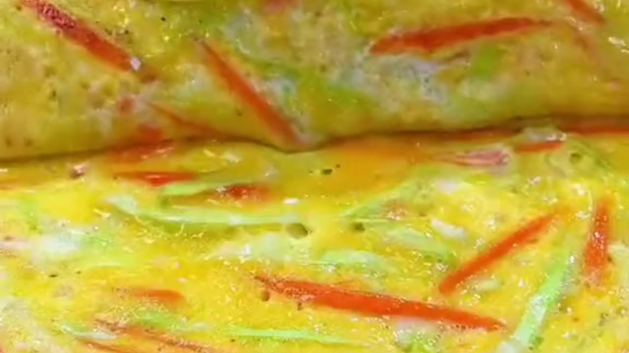 🥦🍳 Dive into these nutritious veggie-packed egg rolls! 🌿🥕