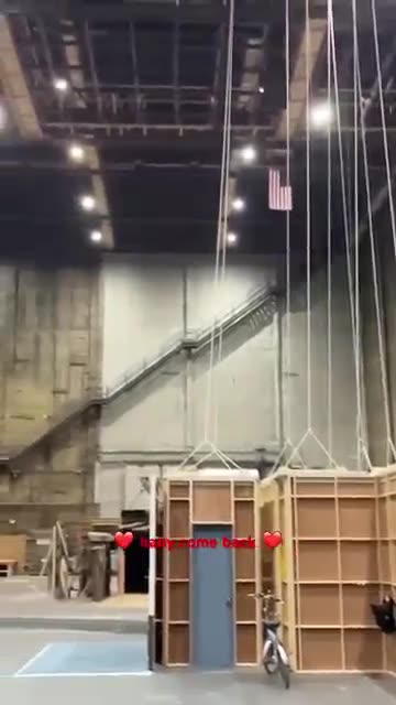 😲 throwing some wood at work 🪃 #bensonboone #handmade #boomerang #work #beautiful #things