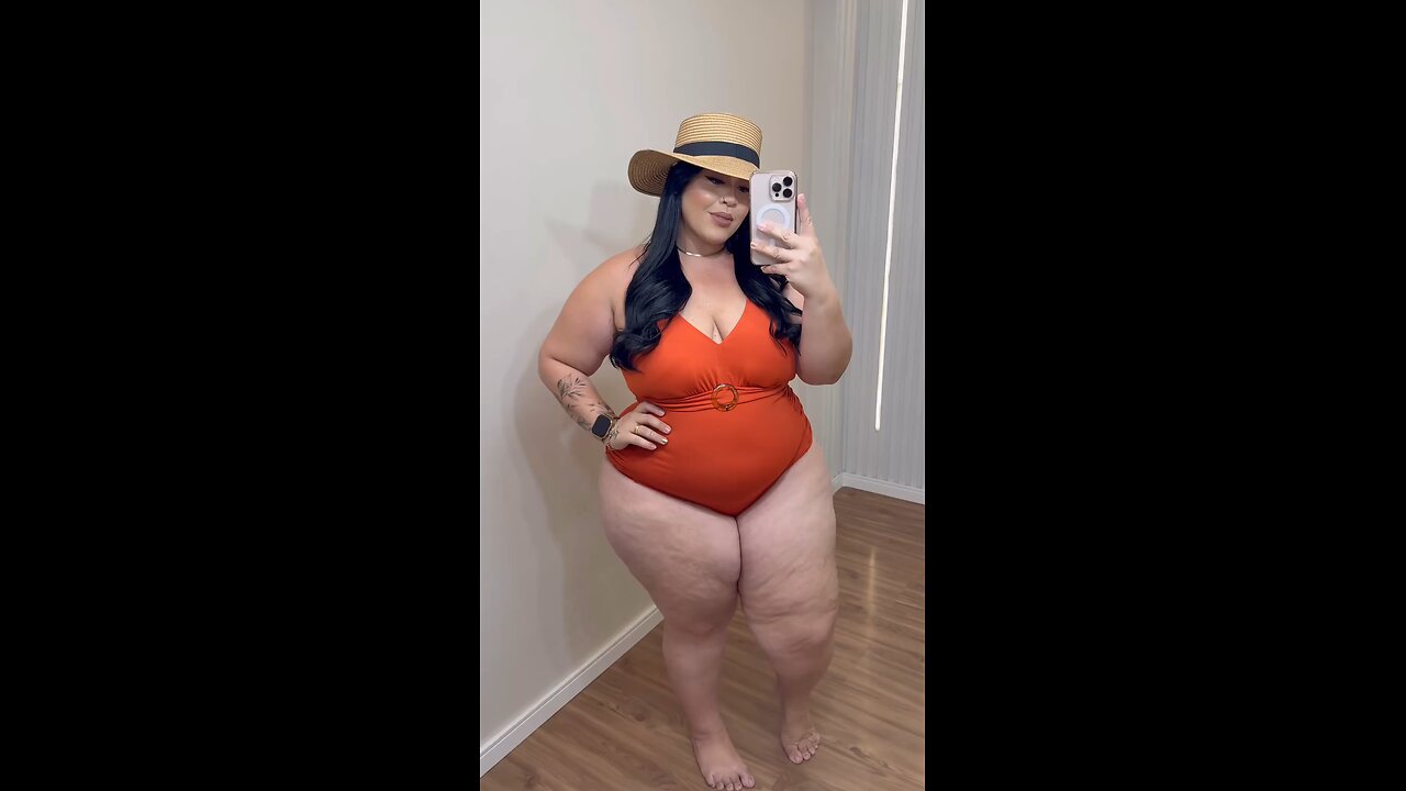 Big legs and Big 🍑🍑🥵