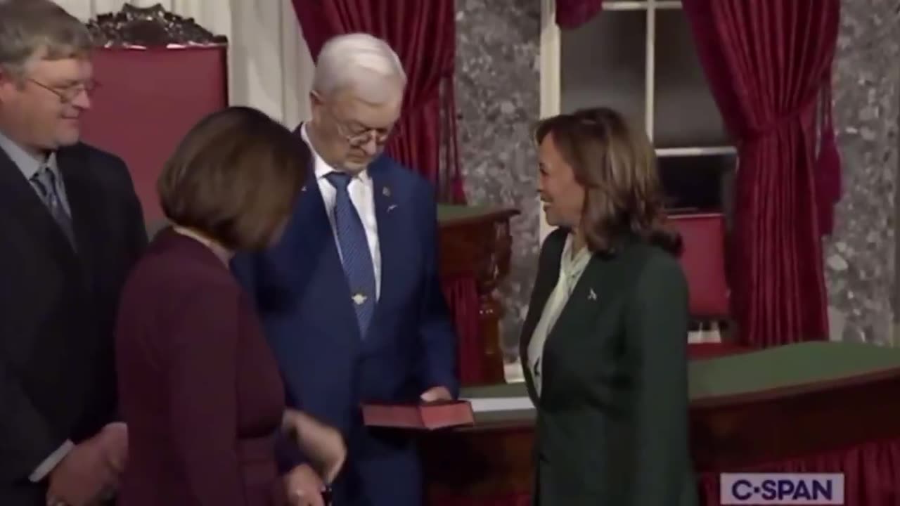 Nebraska Senator Deb Fischer’s husband just completely ignored Kamala and