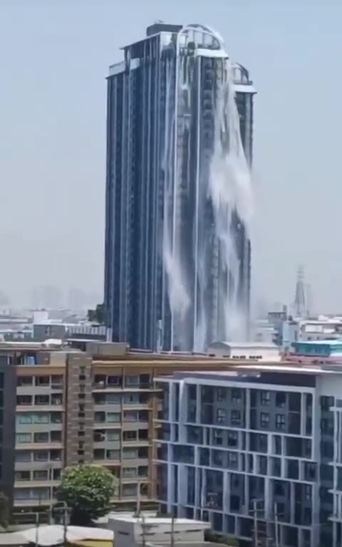 Rooftop infinity pool turns into a waterfall during the Bangkok earthquake (shot by my realtor)