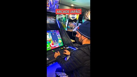 ARCADE PLAYING JAPAN GAME CENTER