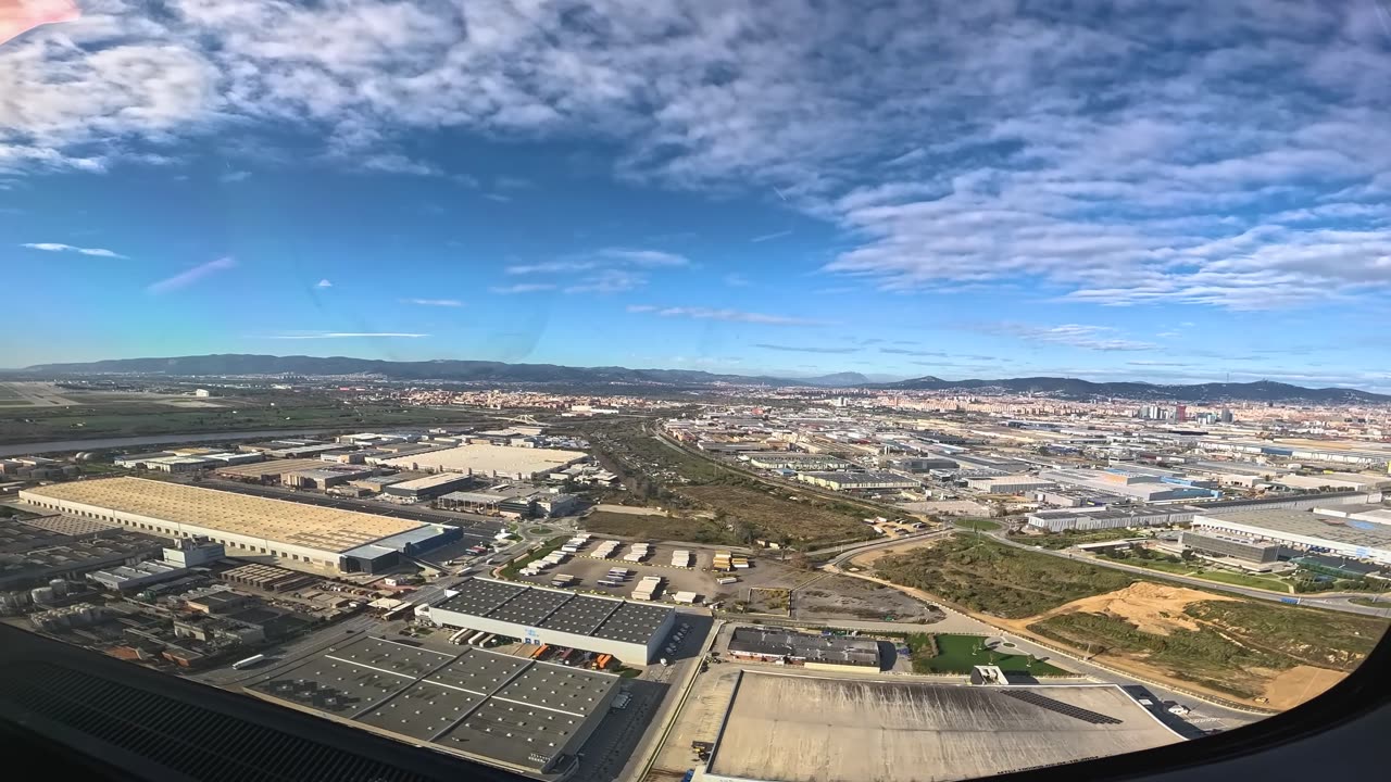 Beautiful landing in Barcelona, Spain (4K)