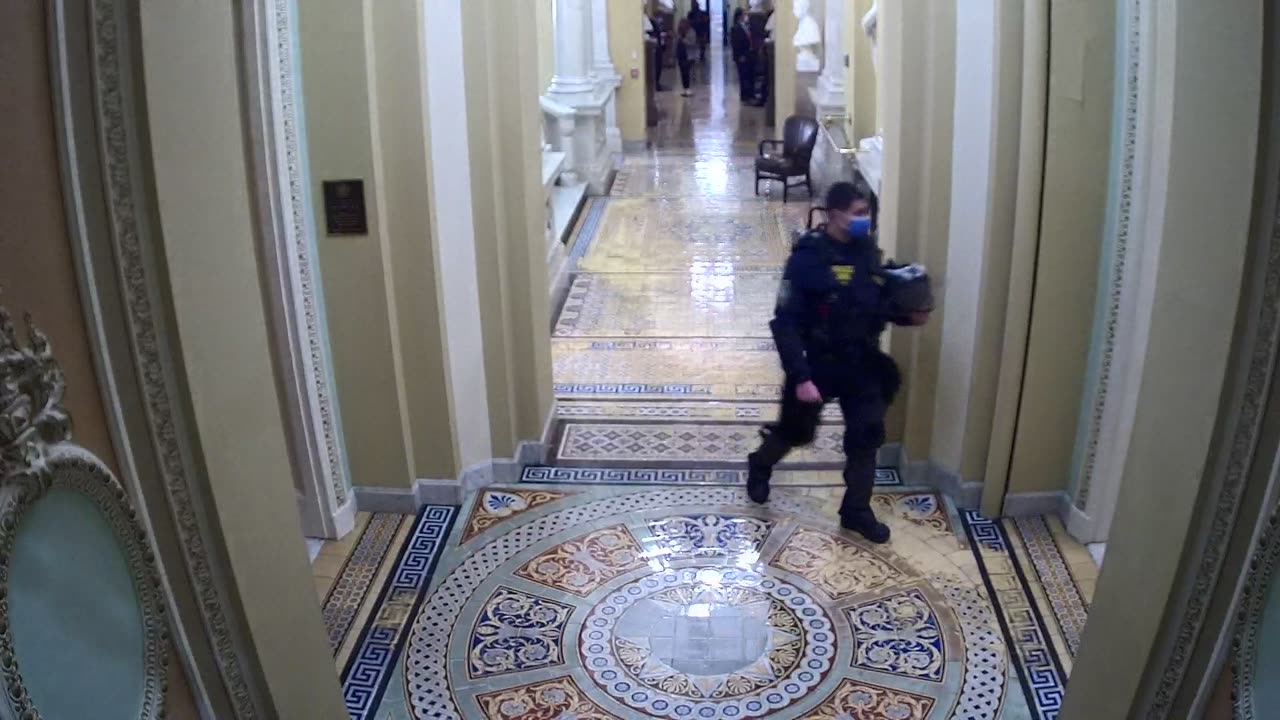 0205USCS02WestStairsnearS221_2021-01-06_20h00min02s027ms.mp4