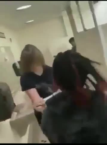 Ground and pound beats fist fighter, high school fight