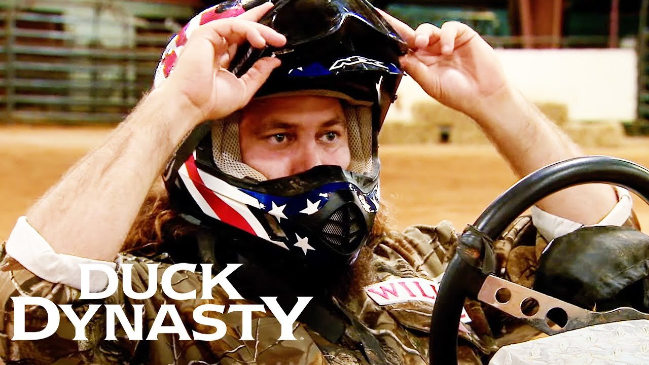 Willie Challenges Nemesis to Lawn Mower Race (Season 2) | Duck Dynasty